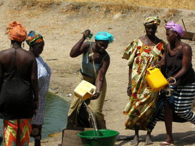 Senegal women finding water 