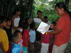 Federico and Solania teaching in the Refuge Shuar